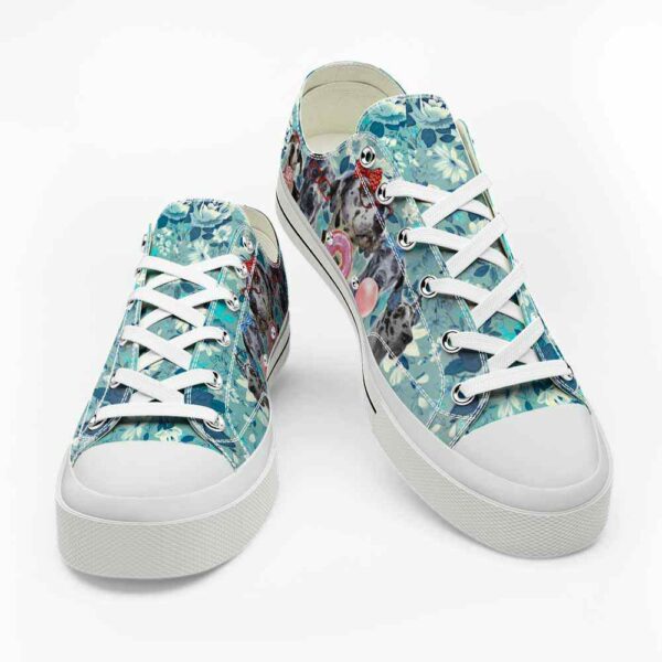 LTS-U-Dog-RTFB-GrDn-220124NA10 @ Great Dane Retro Teal Flower Backgroun-Great Dane Teal Flowers Candy Low Top Shoes